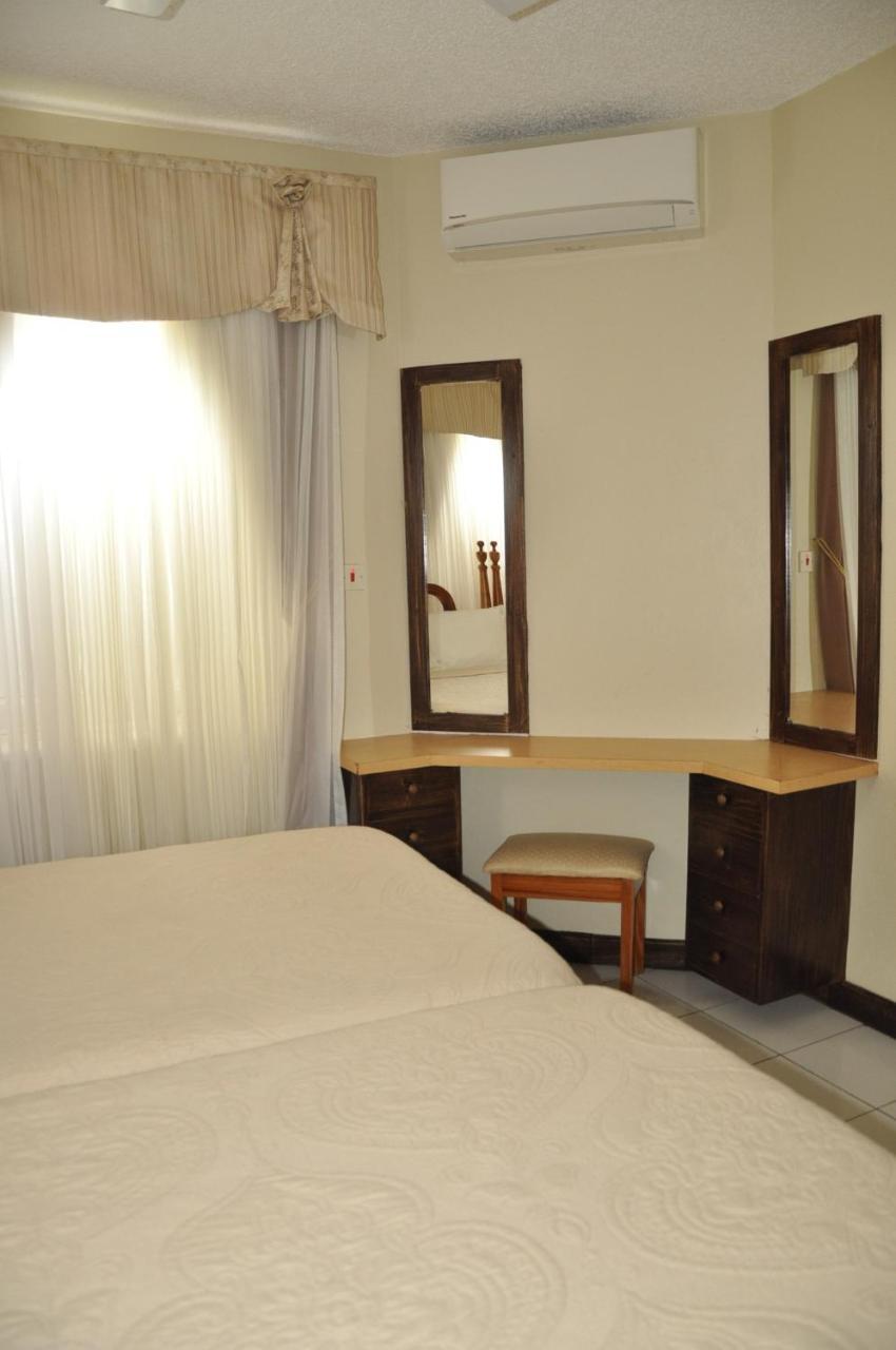 Beach Penthouse A25 Sandcastles Ocho Rios Dış mekan fotoğraf